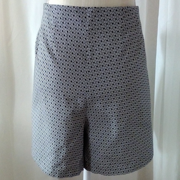 NWOT. Curvy Plus Size Skirt. 18W - Picture 6 of 9